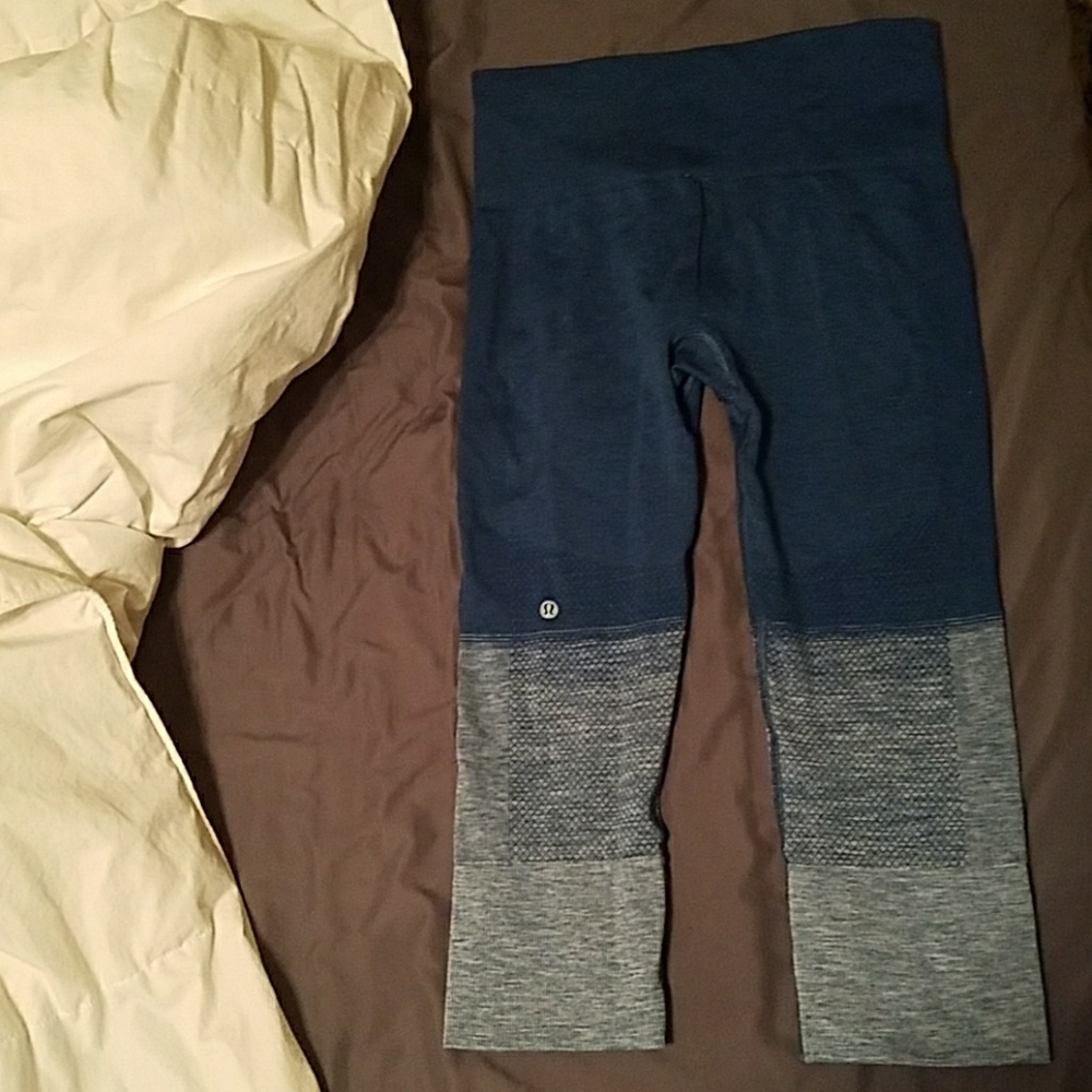 Lululemon seamless crop leggings; size 4